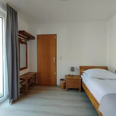 Hotel Am Berg Hotel-restaurant