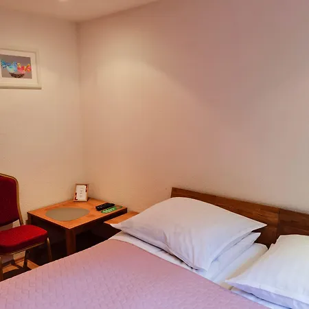 Am Berg Hotel-restaurant 3*